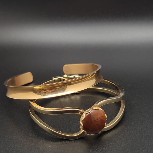 Elegant Gold Tone Bracelets 2 pcs - Picture 2 of 7